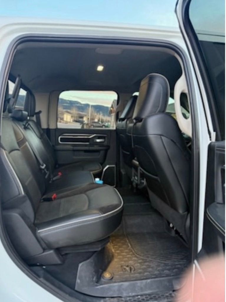 2024 RAM 3500 Laramie Crew Cab 4x4 8' Box