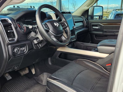 2024 RAM 3500 Laramie Crew Cab 4x4 8' Box