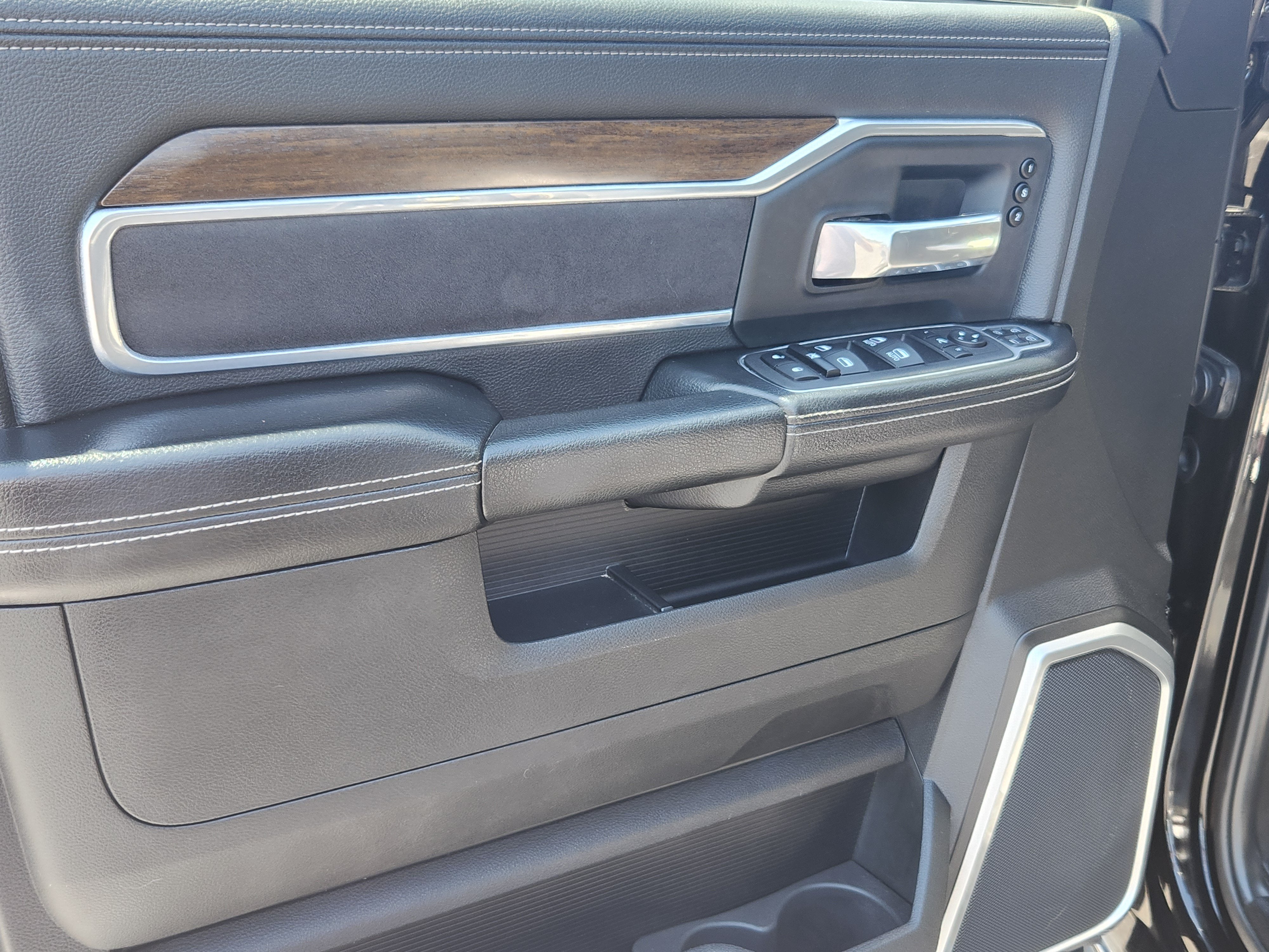 2023 RAM 2500 Laramie Crew Cab 4x4 6'4" Box