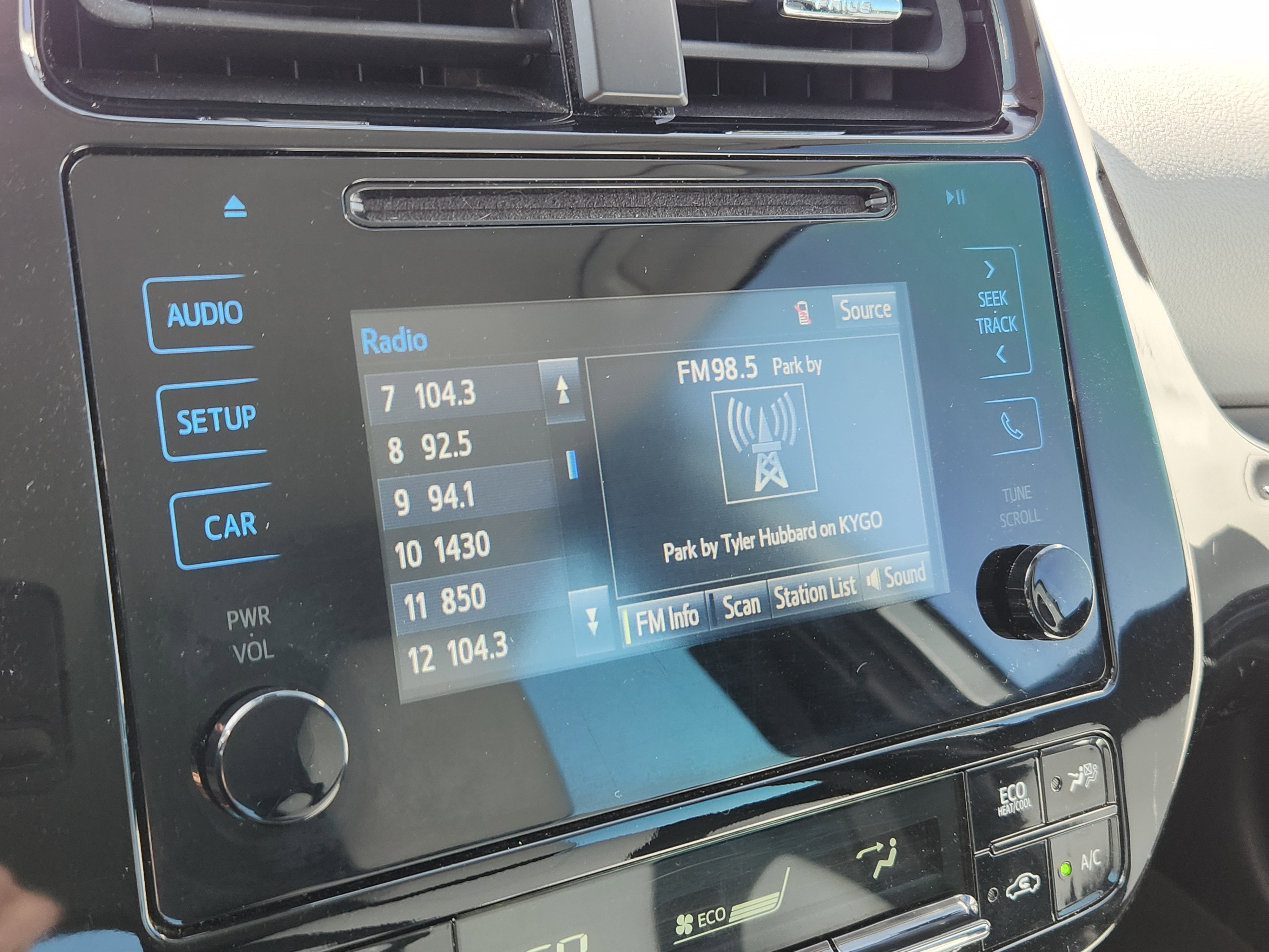 2019 Toyota Prius XLE